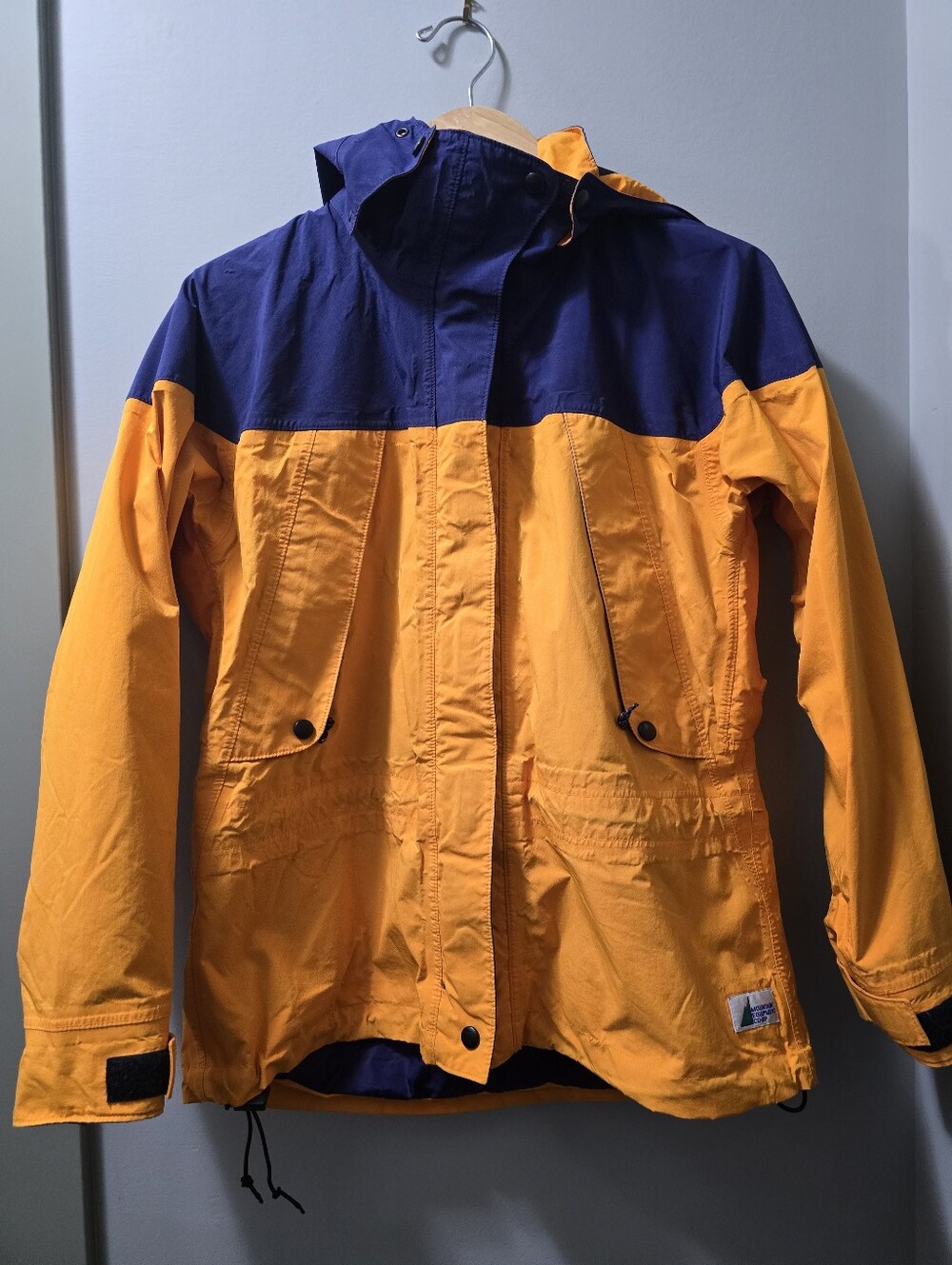 Vintage Mountain Equipment Co-op Gore-tex jacket Size Medium